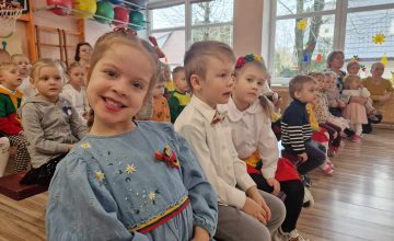 19558
